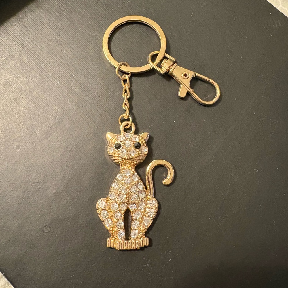 Elegant Gold Cat Keychain